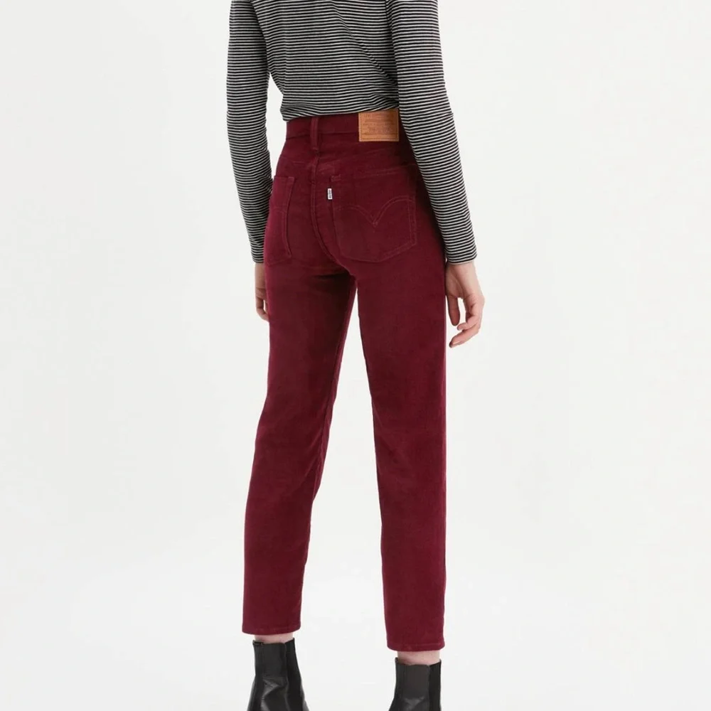 Levi’s Wedgie Straight Fit Corduroy Pants - Picture 2 of 10